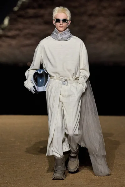 Look 1